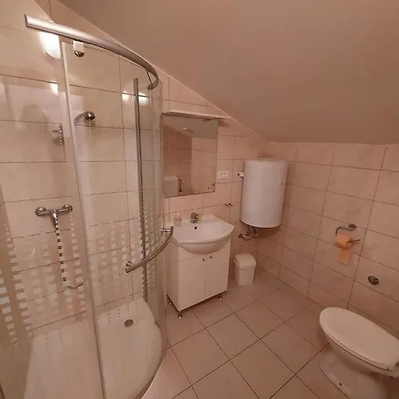 Semesterbostad Maison Pero *