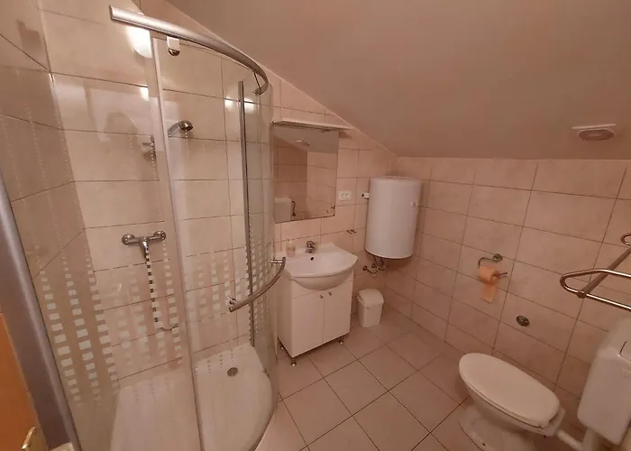 Semesterbostad Maison Pero *